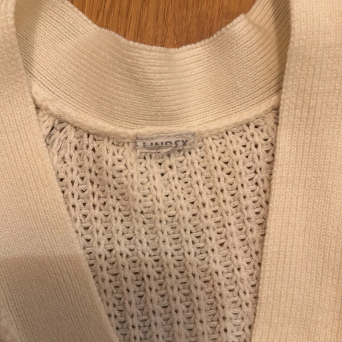 Vit stickad kofta från Lindex - 92