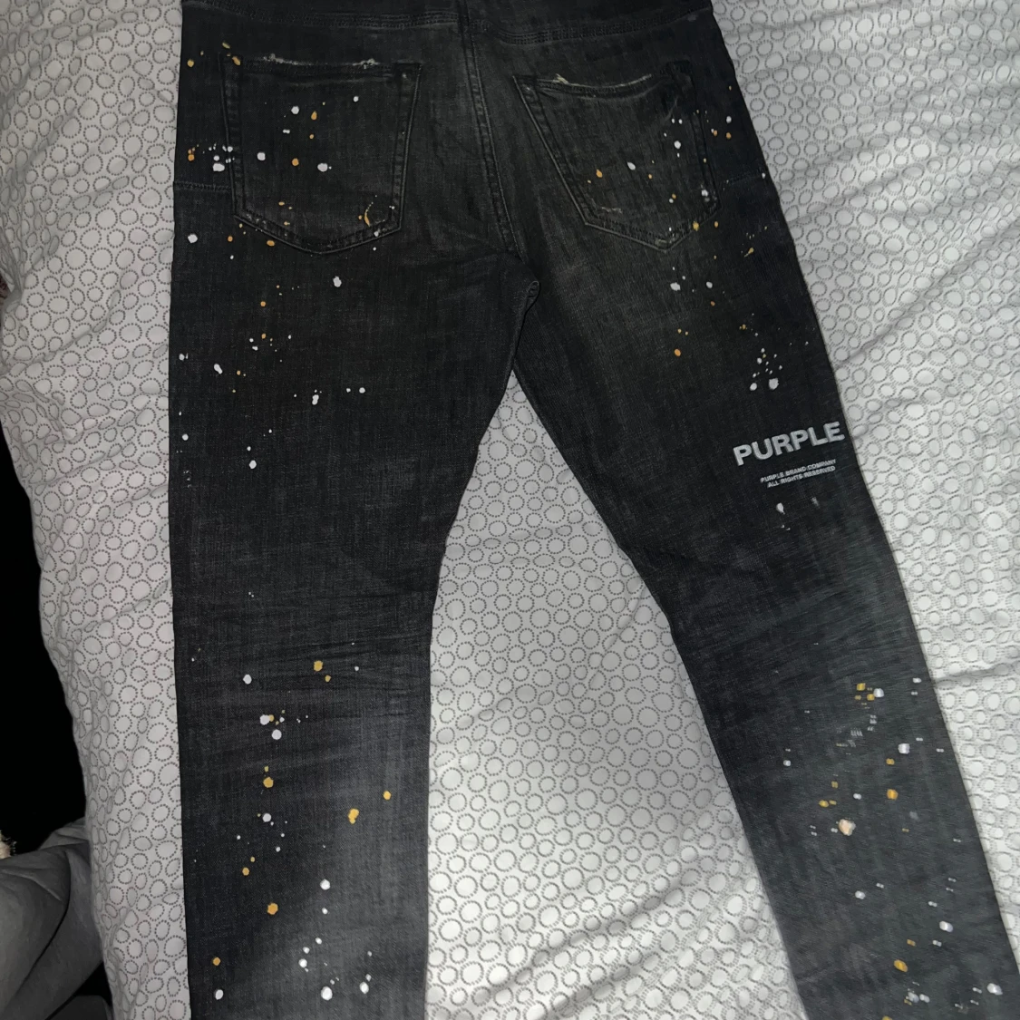 Svarta jeans med färgstänk från Purple - 91