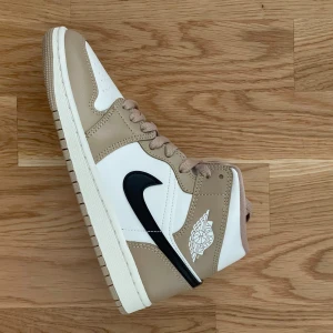 Jordan 1 Mid Desert - Size: 36,5 Art.Nr: BQ6472-103