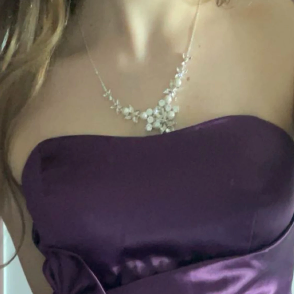 Elegant halsband med pärlor och kristaller - 90