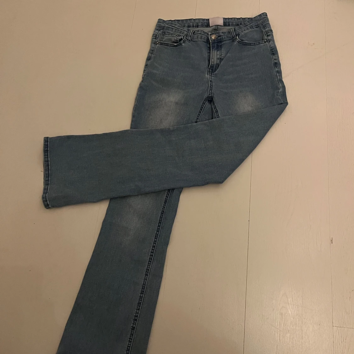Blå jeans från UNIQ - 90