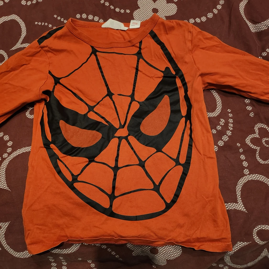 Orange långärmad tröja med spindelmotiv