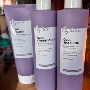 Hårvårdsset Curl by Veira! - Curl shampoo 300 ml, conditioner 300 ml & hair mask 200 ml. Nytt och oanvänt. 