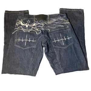 Dödskalle jeans - tvärtuffish döskalle jeans yao😱cop that shi frfr!! Kom dm för frågor ☺️ priset e fast tho