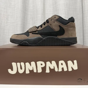 Jordan Jumpman Jack TR Travis Scott Dark Mocha - Oöppnad. Kvitto finns.  Storlek 45.