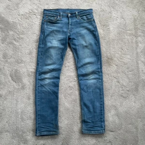 Levi’s 511 Jeans - Säljer dessa blåa jeans från Levi’s i modellen 511. Storleken är W29/L30. Längden är 99cm