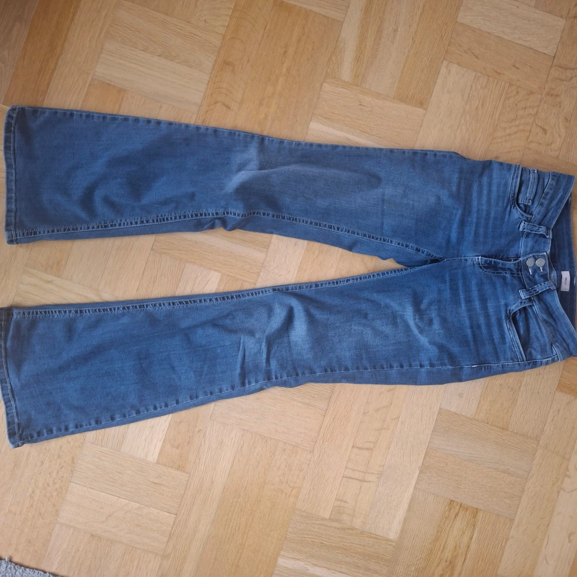 Mörkblå bootcut jeans från Nelly - 2