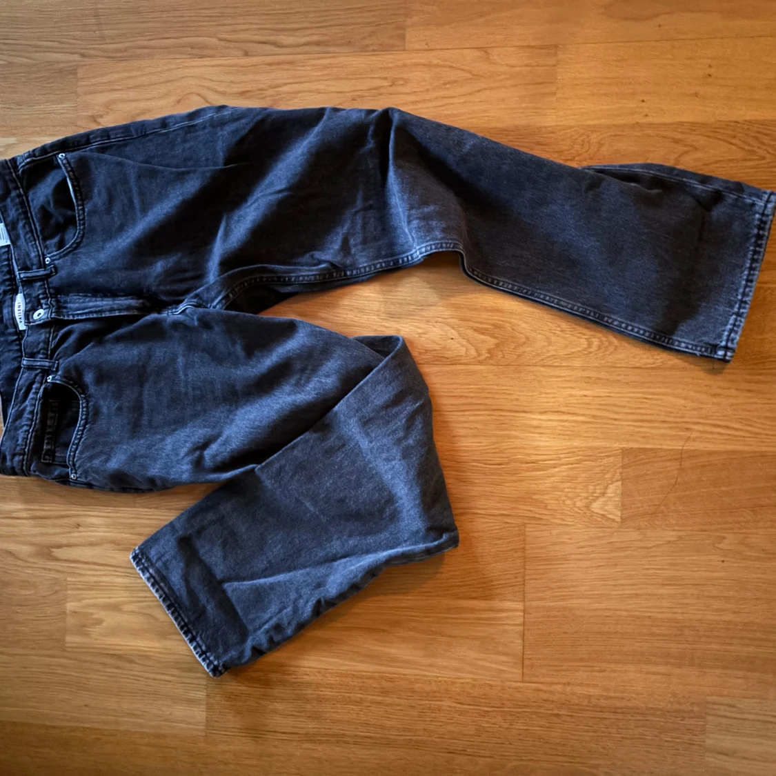 Svarta jeansbyxor - 1