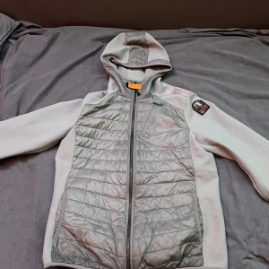 Parajumpers jacka  - Mycket bra skick inga slitningar.