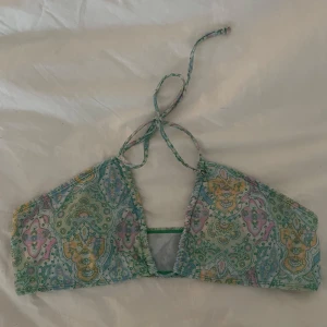 Multi position topp från Lefties - Bikini med många möjligheter, endast testad med prislapp kvar 
