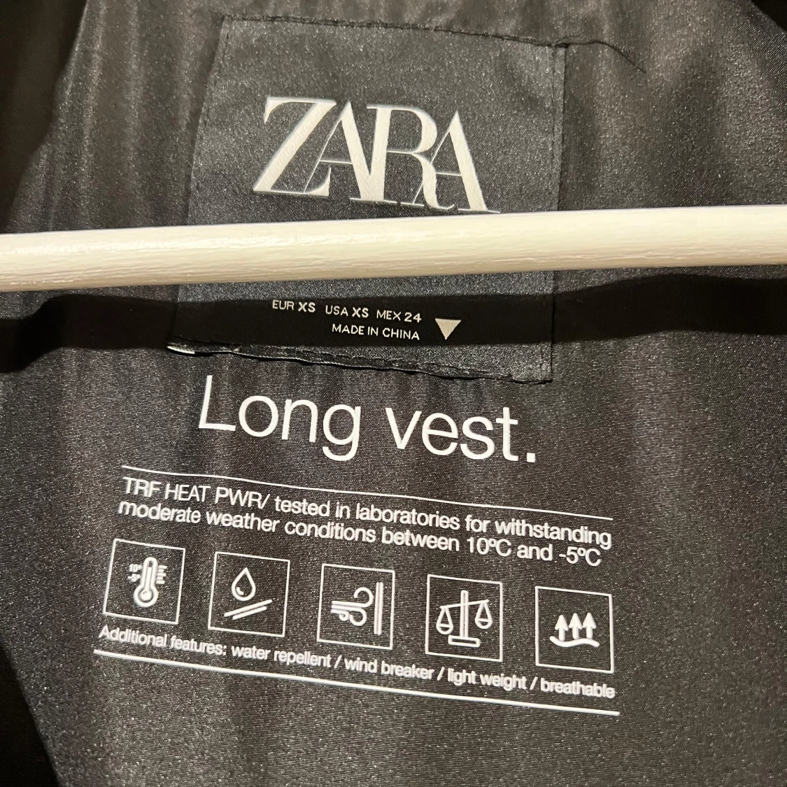 Svart lång dunväst från Zara - 1