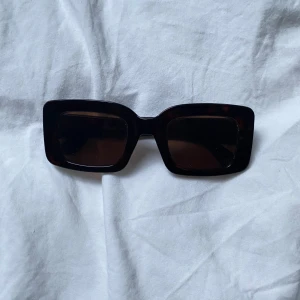 Solglasögon - Solglasögon från Gina Tricot 🥰