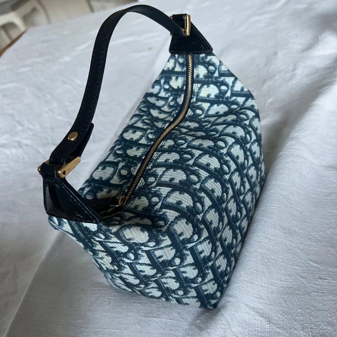 Mönstrad handväska med dragkedja - 3