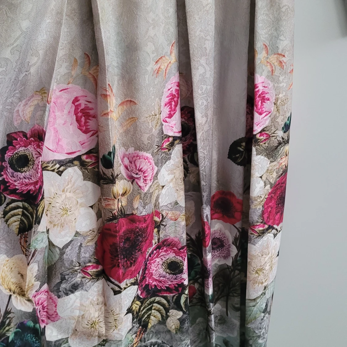 Blommig långklänning med bälte - 1