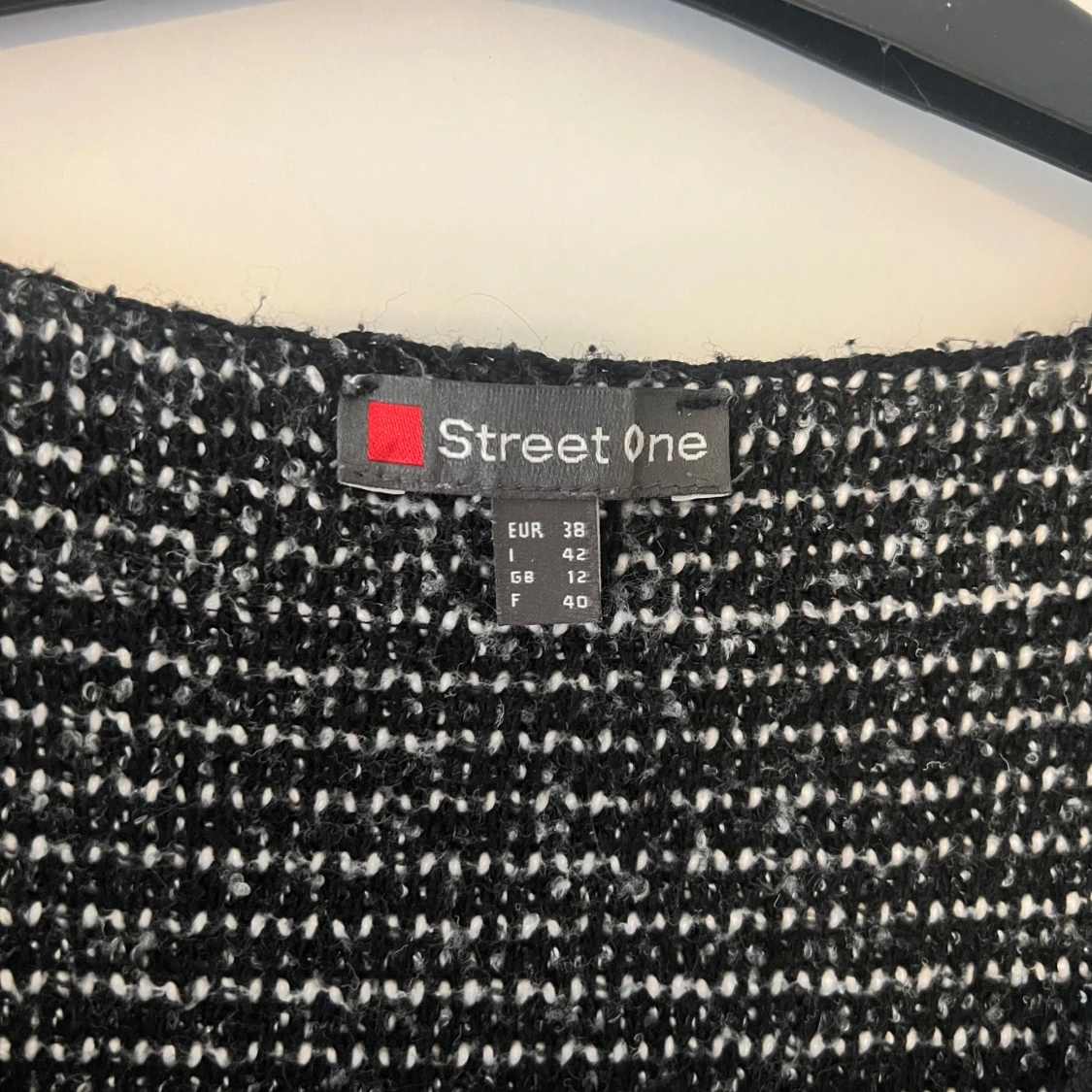 Svartvit kofta  - 1