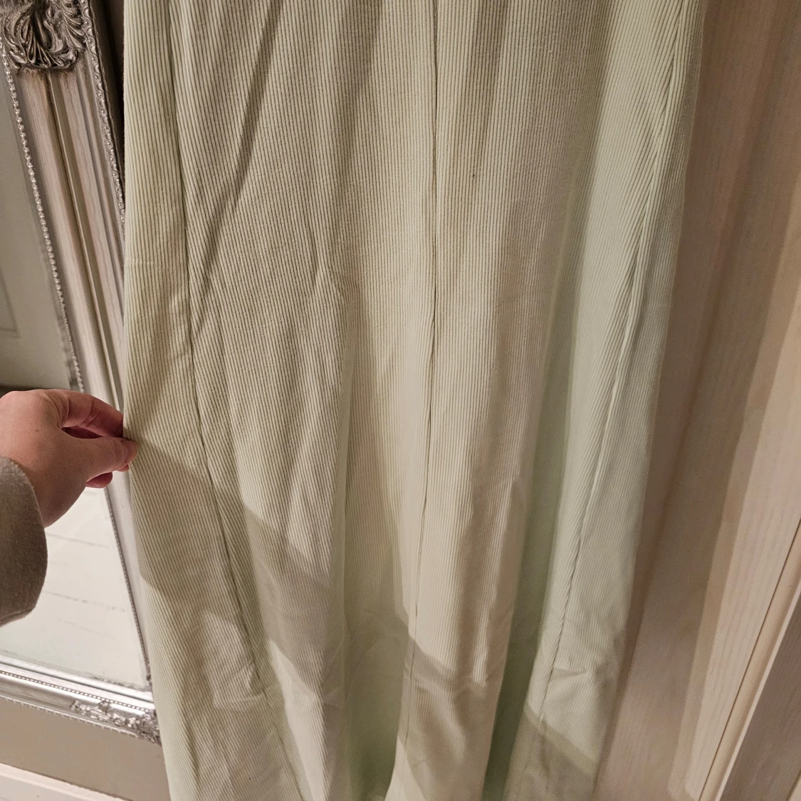 Ljusgrön ribbad långklänning med öppen rygg - 90