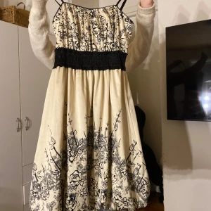 Klänning - Unik klänning från VILA 💞