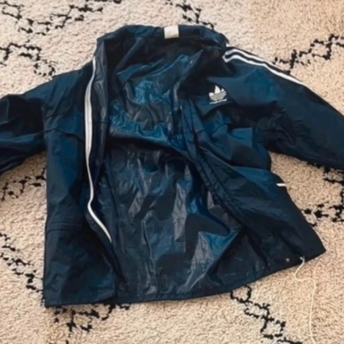 Svart vindjacka från Adidas - 91