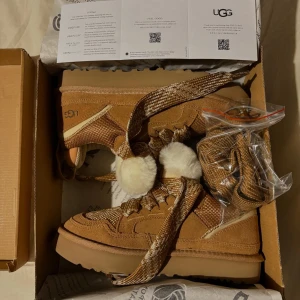 UGG Lowmel - Ett par riktigt sköna skor till vintern och våren❄️🌷Skorna är helt nya och är köpta på soleplus, nypris 2500kr. Storlek 36, priset är inte hugget i sten 🪨 Hör av dig vid frågor 😃