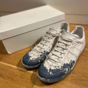 Maison margielas - Säljer nu dessa sjukt feta maison margiela gats, skick 9.5/10 som nya, allt oh tillkommer, pris kan diskuteras! 