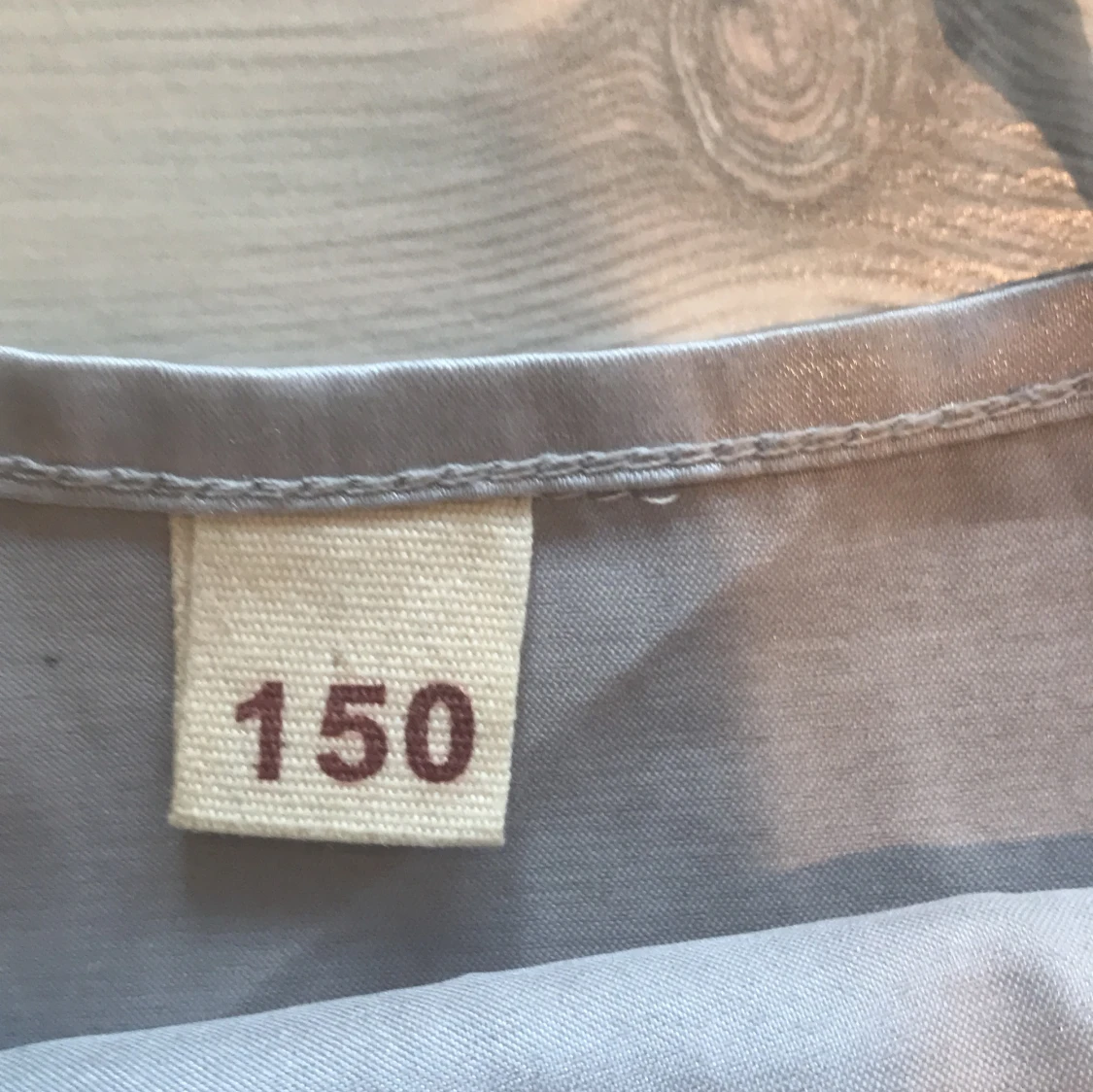 Silvrig Pyjamas med spetsdetaljer - 93