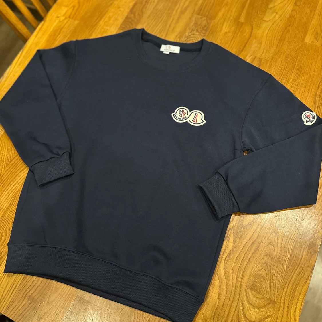 Mörkblå sweatshirt från Moncler