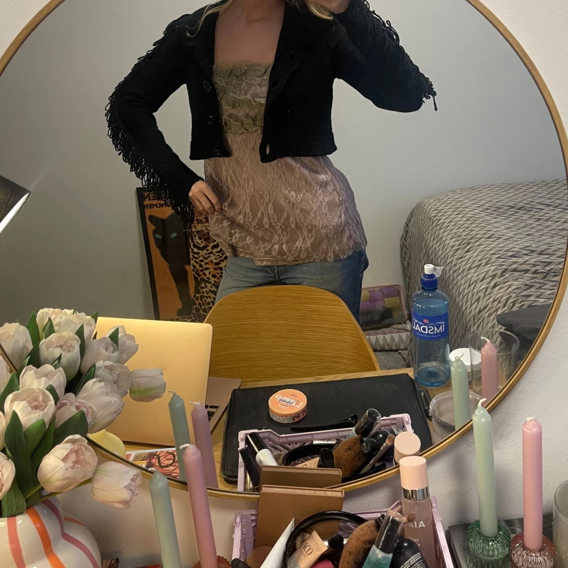 Svart kofta med fransdetaljer - 91