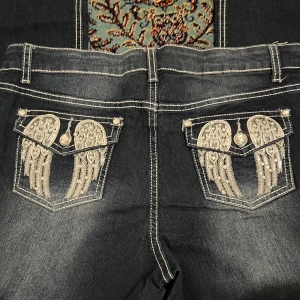 Miss Me liknande bootcut och lowrise  jeans - Miss Me liknande bootcut och lowrise  jeans, i perfekt skick ❤️ Midjan är 83cm och innerbens är 75cm 💖