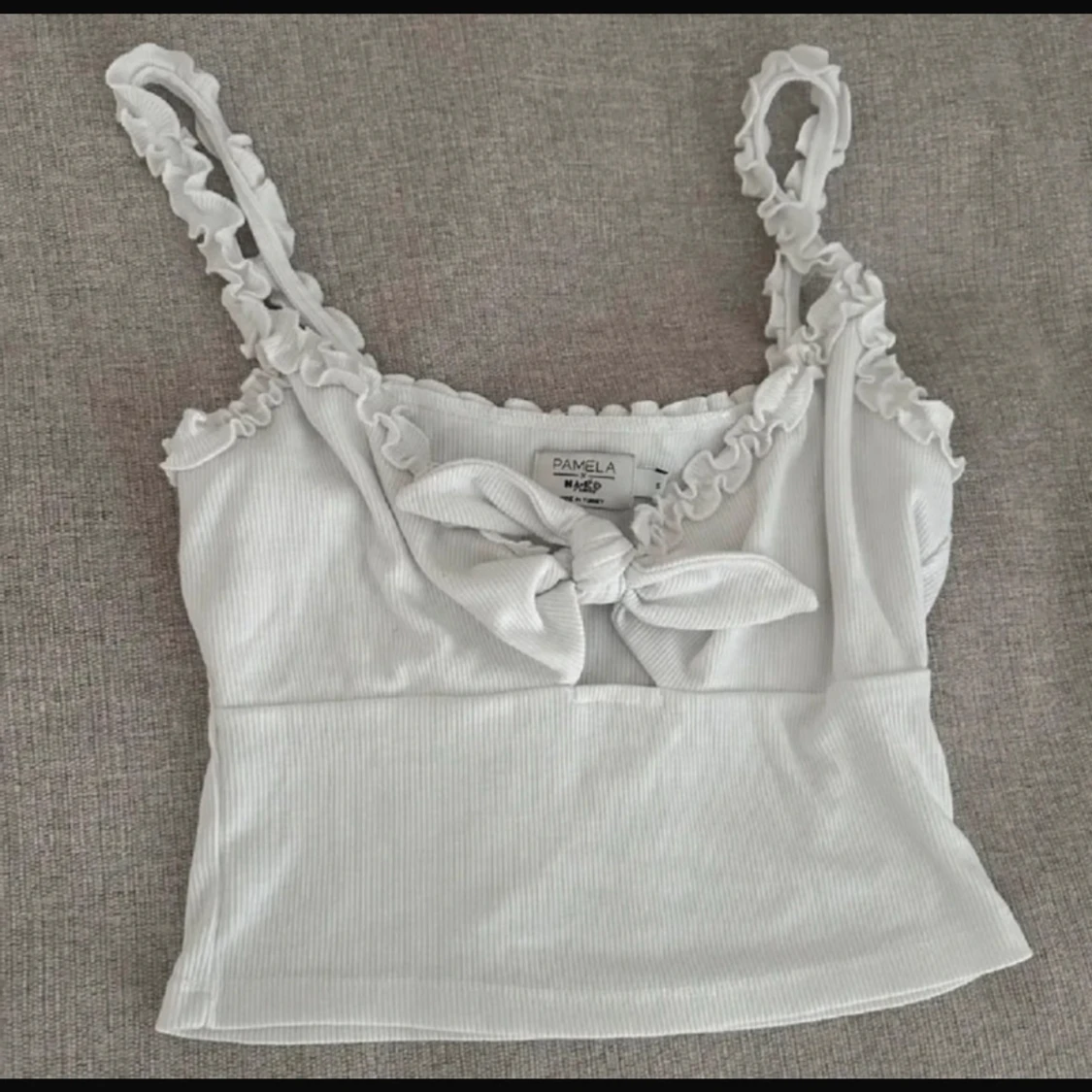 Vit ribbad linnetopp från NAKD