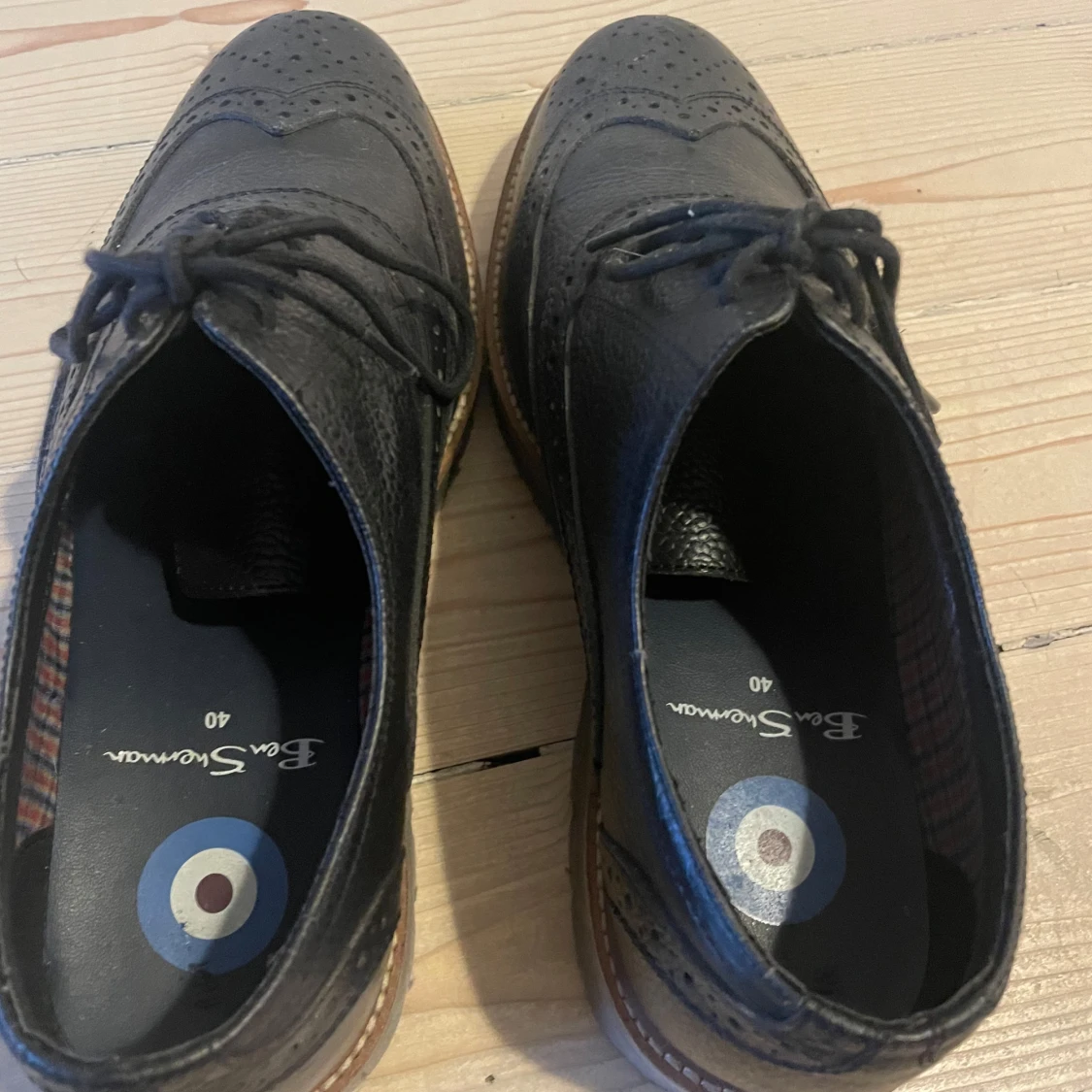 Svarta brogues från Ben Sherman - 90