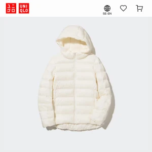  Ultra Light dunjacka från Uniqlo - Säljer denna superfina dunjacka från uniqlo i off white, helt slutsåld och aldrig använd❤️