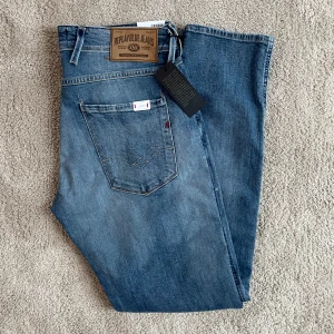 Replay Anbass jeans - Replay anbass jeans - skick 10/10(helt nya) - storlek W32 L30 - nypris ca 1800kr mitt pris 699kr - pris kan diskuteras vid snabb affär!