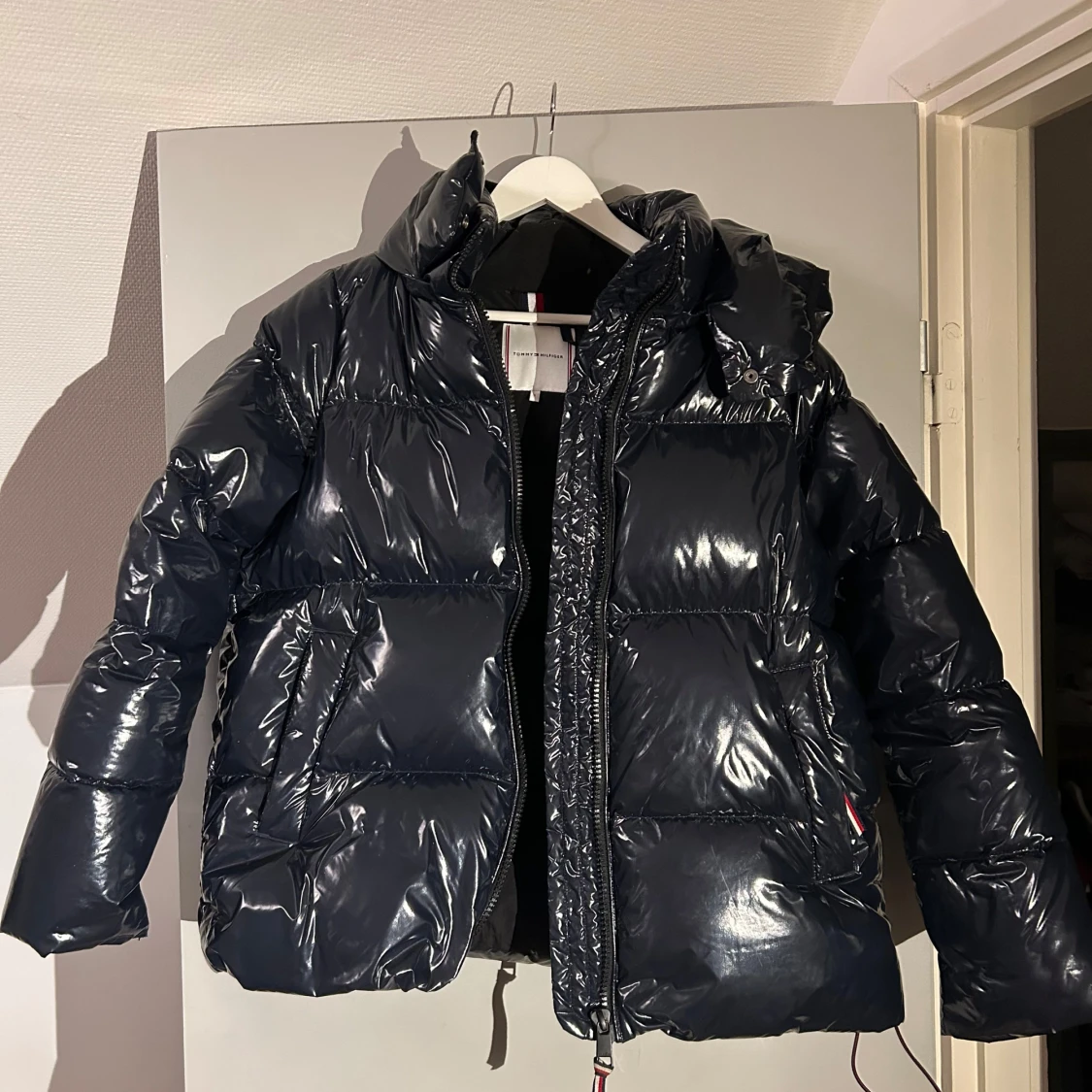 Svart pufferjacka från Tommy Hilfiger