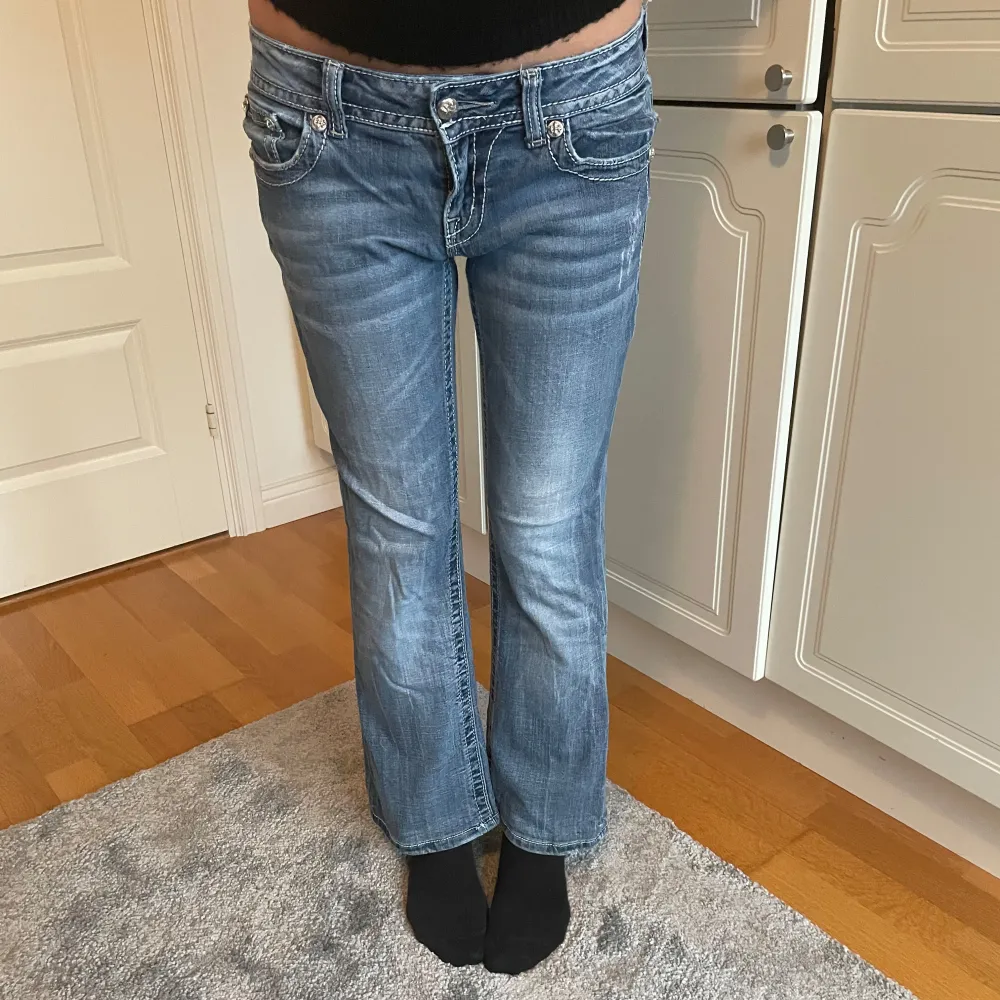 Miss me low waist bootcut jeans. Storlek 25.. Jeans & Byxor.