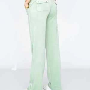 Juicy pants - Superfina byxor fr Juicy Couture, sällan använda o pga det säljer jag dem! Inga defekter o ser ut som nya! Pris kan diskuteras!