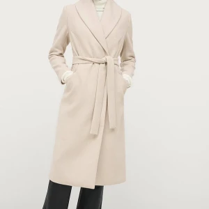 Ljusbeige kappa - Kappa Vendela från Ellos använd två gånger. Nypris 1000kr