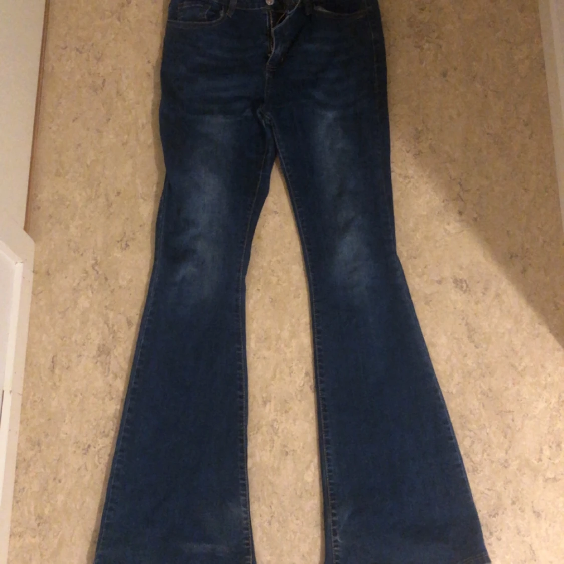 Blå bootcut jeans