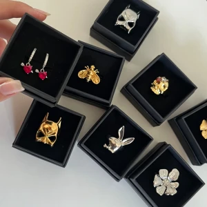 Smycken - Såå fina smycken!! Alla är rostfria🥹🙌🏽😍 finns att köpa på min hemsida www.shopmaddish.com!!