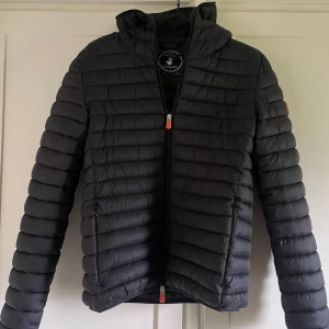 Save the duck  - Storlek small men passar m. Skick 9/10.  