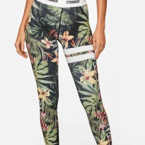 Stronger tights med blommönster - Säljer dessa💓 i bra skick