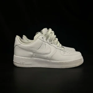 Air Force 1 - Storlek 42, hyfsat skick