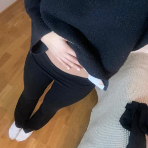 Yoga pants! - Jätte fina yoga pants från H&M säljer då dom tyvärr inte kommer till användning då jag köpt nya! Inga defekter, skickar inom 1-2 dgr