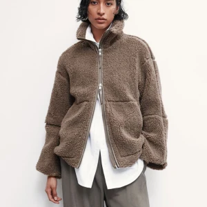 SlutsåldTeddyjacka HM - endast använd en gång! 