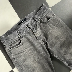 J Lindberg Jeans - Helt nya Lindberg byxor storlek 31/32(S)
