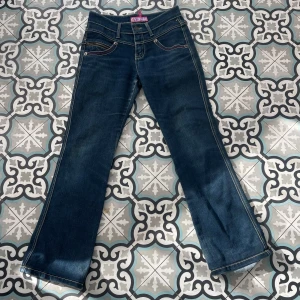 Low waist jeans  - Innerbensmått: 70cm Ytterbensmått: 94 Midjemått: 36cm  