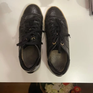 Mönstrade sneakers 🌟 - Superfina sneakers i fint skick. Är i märket novita i stl 38❤️