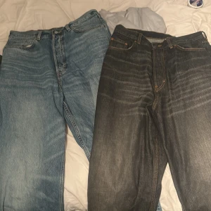 Baggy jeans - Köpte dem i sommars tänkte testa baggy stilen va inte min grej 30/32 400 för båda 