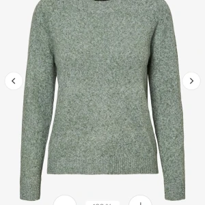 Stickad tröja vero Moda - Grön stickad tröja från vero Moda😍 Har använt 1 gång. Kontakta mig privat för fler bilder eller om det gäller priset🥰