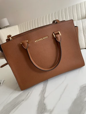 Väs - MichaelKors väska 