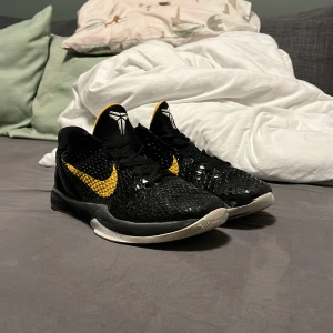 Nike kobe 6 black del sol - Dom är ganska slitna har haft en tidigare ägare nypris ungefär 8000kr strlk 42,5